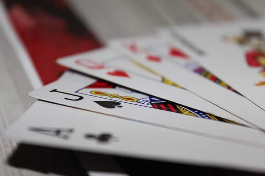 2 nhược điểm mà người chơi thường mắc phải khi chơi bài Baccarat - Hình 1