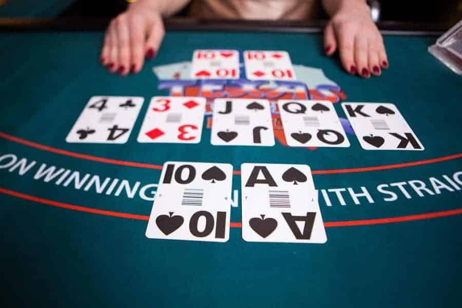 bai cao baccarat va blackjack 21 diem nhu the nao? - hinh 1