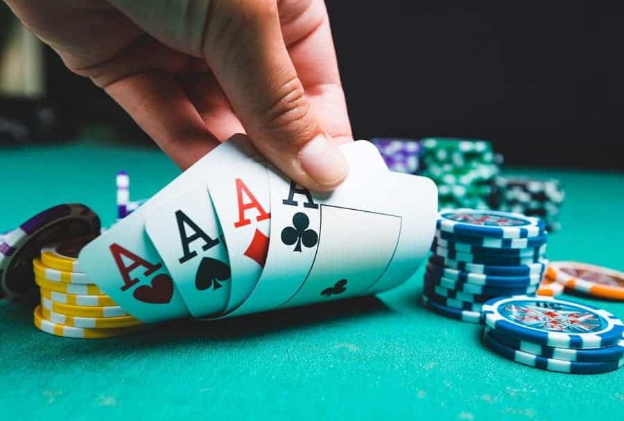 ban co nghi nen kiem tien tu game poker ngay bay gio hay khong? - hinh 1