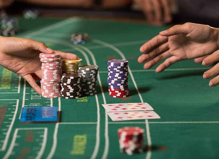 Hướng dẫn chơi bài Baccarat cho người mới bắt đầu - Hình 2 huong dan choi bai baccarat cho nguoi moi bat dau - hinh 2