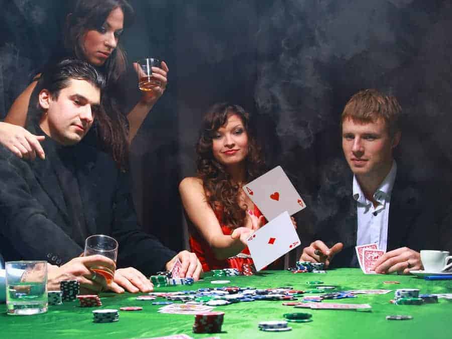 Mãn nhãn với giao diện bài Poker thu nhỏ trên điện thoại - Hình 1 man nhan voi giao dien bai poker thu nho tren dien thoai - hinh 1