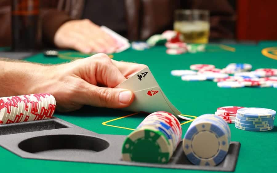 Tham khảo những chiến thuật đỉnh cao khi chơi Poker - Hình 3 tham khao nhung chien thuat dinh cao khi choi poker - hinh 3