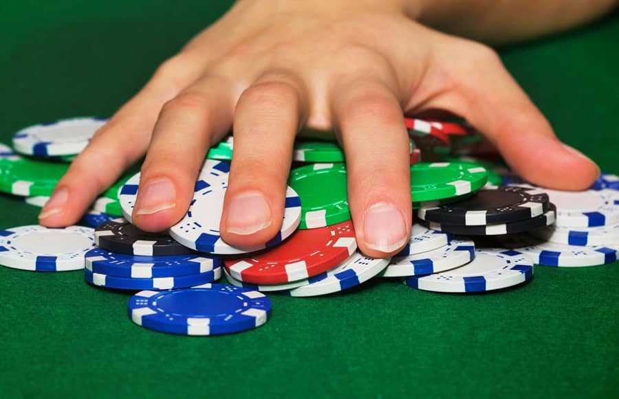 Trở thành người chơi Poker sành sỏi, hãy cập nhập kiến thức sau - Hình 3 tro thanh nguoi choi poker sanh soi, hay cap nhap kien thuc sau - hinh 3