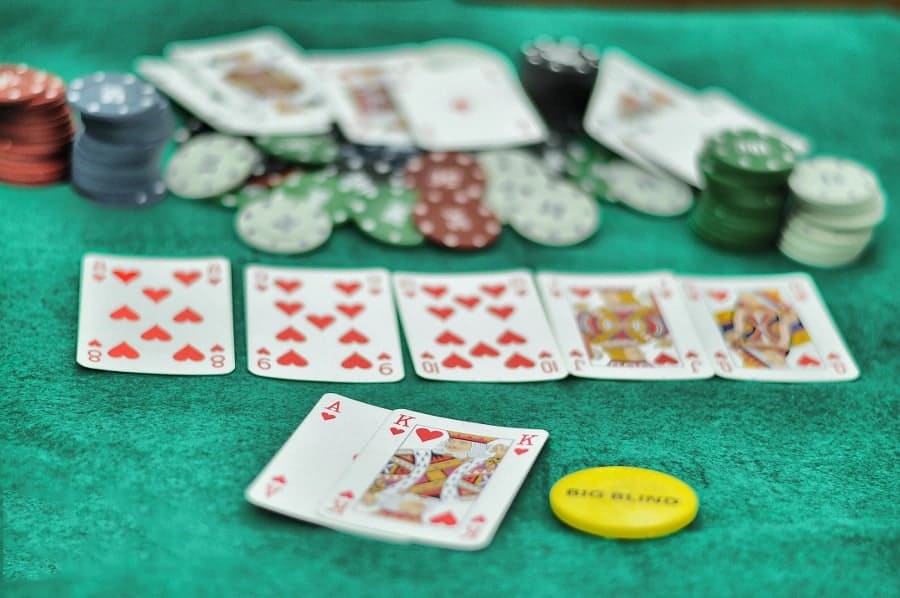 Luật chơi Baccarat có đặc điểm gì thú vị - Hình 1 luat choi baccarat co dac diem gi thu vi - hinh 1