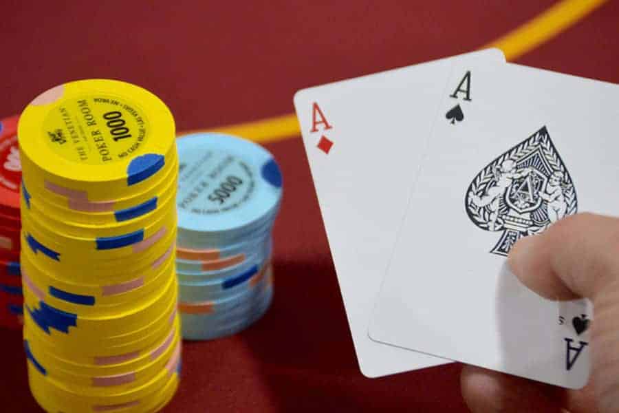 Tránh những hiểu lầm trên bàn đấu Blackjack - Hình 3 tranh nhung hieu lam tren ban dau blackjack - hinh 3