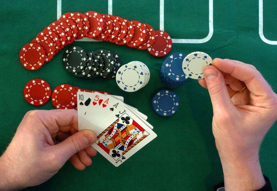 Luật chơi và những bí quyết làm chủ sòng chơi Baccarat - Hình 1 luat choi va nhung bi quyet lam chu song choi baccarat - hinh 1