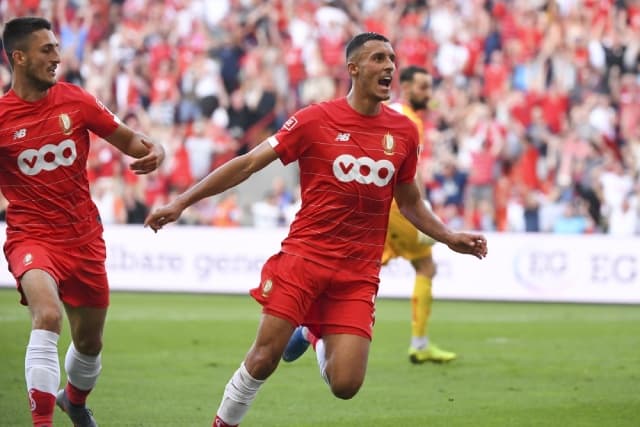 Soi kèo nhà cái bóng đá trận Standard Liège vs Lech Poznań