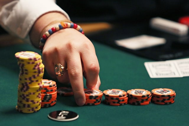 Chiến thuật ăn tiền của xì tố Poker Chien thuat an tien cua xi to Poker