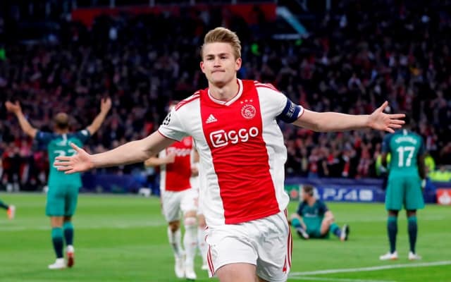 Soi kèo nhà cái bóng đá trận Ajax vs AS Roma Soi kèo nhà cái bóng đá trận Ajax vs AS Roma