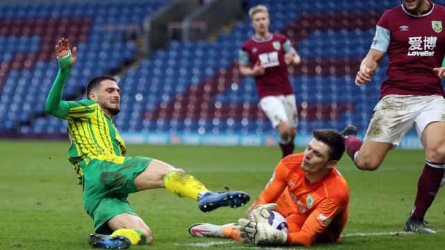 Soi kèo nhà cái bóng đá trận Burnley vs West Ham Soi kèo nhà cái bóng đá trận Burnley vs West Ham