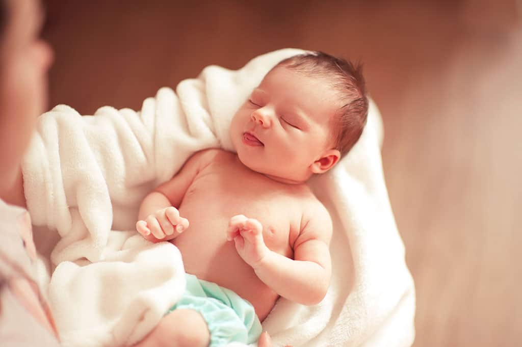 Mơ thấy em bé mới sinh đánh con gì ? Mo thay em be moi sinh danh con gi ?