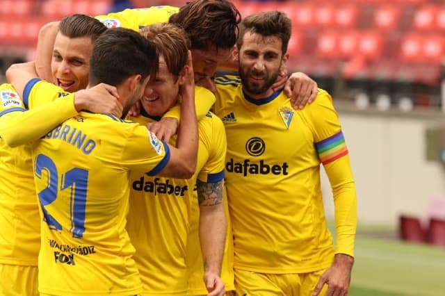 Soi kèo nhà cái bóng đá trận Cadiz CF vs Huesca Soi kèo nhà cái bóng đá trận Cadiz CF vs Huesca