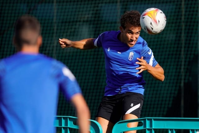 Soi kèo nhà cái bóng đá trận Granada CF vs Valencia Soi kèo nhà cái bóng đá trận Granada CF vs Valencia