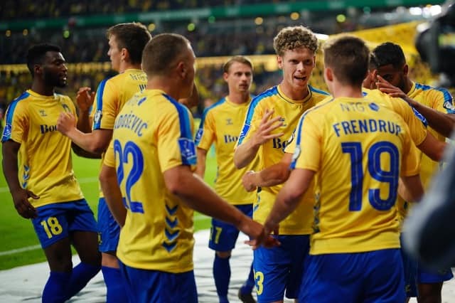 Soi kèo nhà cái bóng đá trận Brondby vs Sparta Prague Soi kèo nhà cái bóng đá trận Brondby vs Sparta Prague