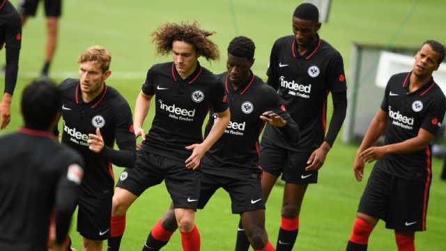 Soi kèo nhà cái bóng đá trận Eintracht Frankfurt vs Fenerbahce