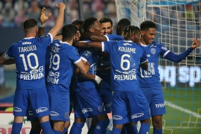 Soi kèo nhà cái bóng đá trận Troyes vs Montpellier