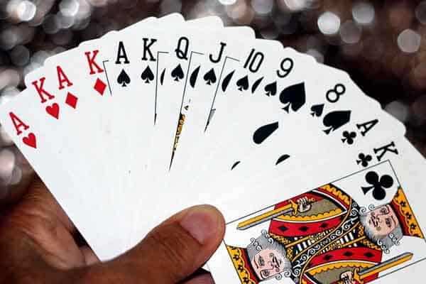 Tiến Lên miền Bắc là một game bài rất hay và đáng để chơi Tien Len mien Bac la mot game bai rat hay va dang de choi