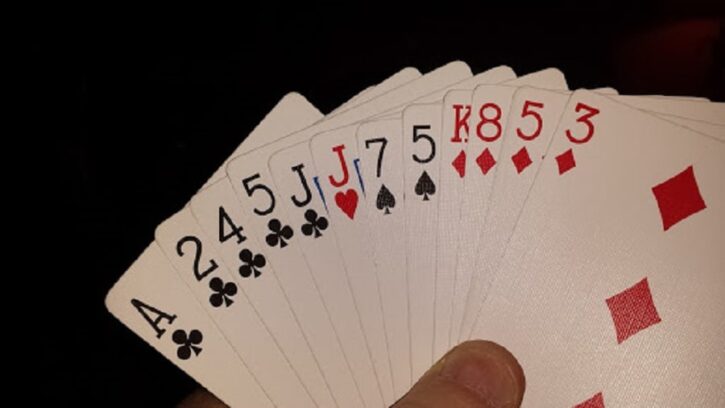 Game bài Phỏm là thể loại game bài cá cược như nào mà lại có lượng người chơi đông như vậy? Game bai Phom la the loai game bai ca cuoc nhu nao ma lai co luong nguoi choi dong nhu vay?