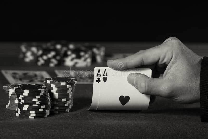 Chia sẻ luật chơi của bài Poker cho tân binh dễ chơi và dễ nhớ