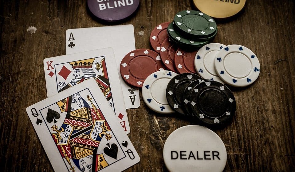 Poker là gì? Những điều cần biết khi chơi bài Poker