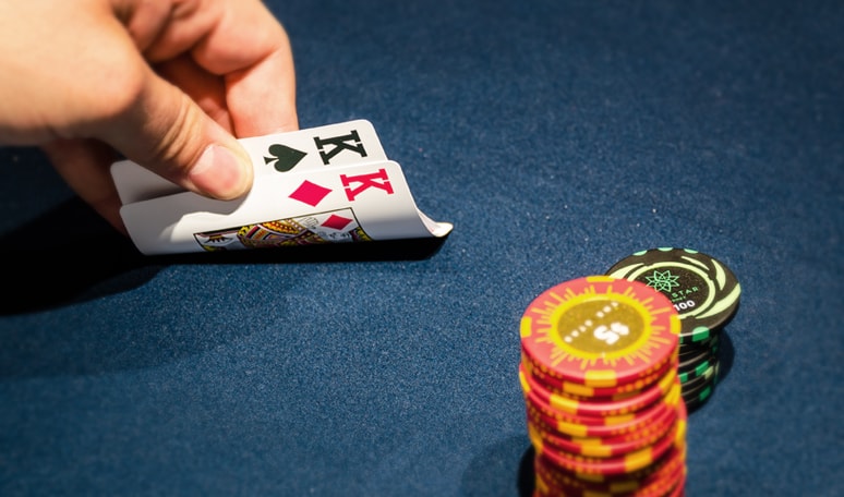 Bat mi meo chon cho ngoi thang dam trong tro Poker Online
